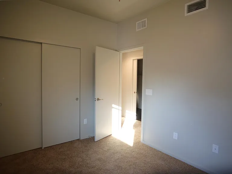 932 E Lustrum Ln — Photo 19