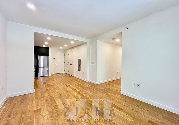 4th image of 25 E 19th St APT 5G