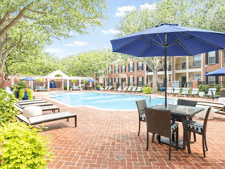 The Caruth Premier Townhome Apartments — Photo 33