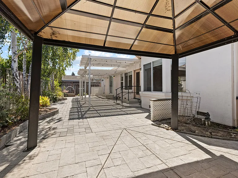 560 Diana Ave — Photo 42