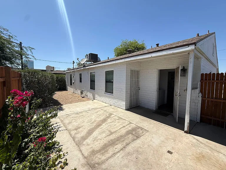 531 E Osborn Rd — Photo 35