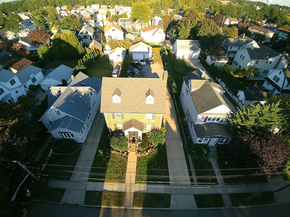 1st image of 39 Willis Ave