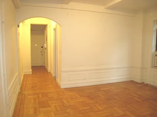 Rented by Metropolitan Equities | media 13