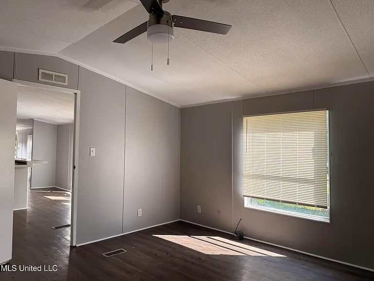 505 Hillview Ct — Photo 5