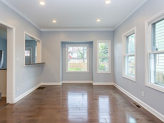 5th image of 127 N Lockwood Ave