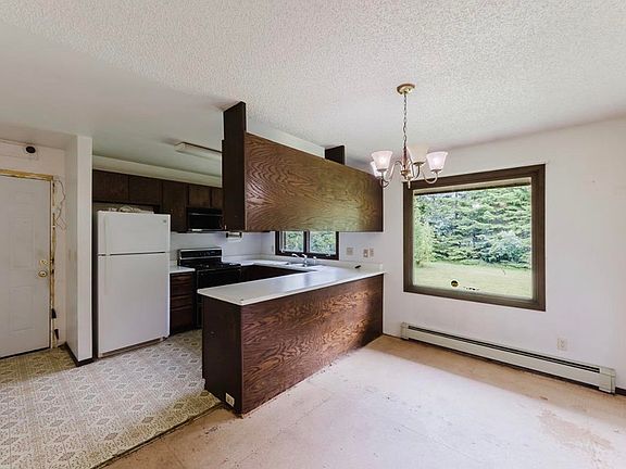 5th image of 9565 Moraine Way