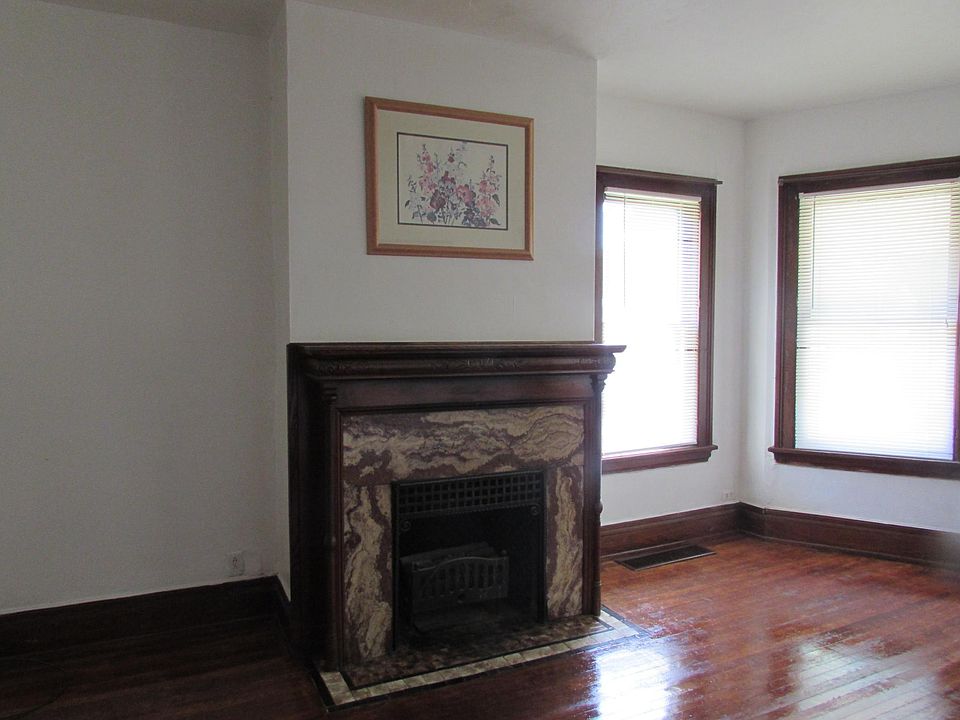 1st image of 3081 Main St