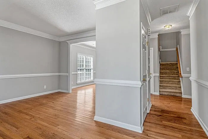 3 bed, 2.5 bath, 1950 sqft, $1,900 — Photo 2