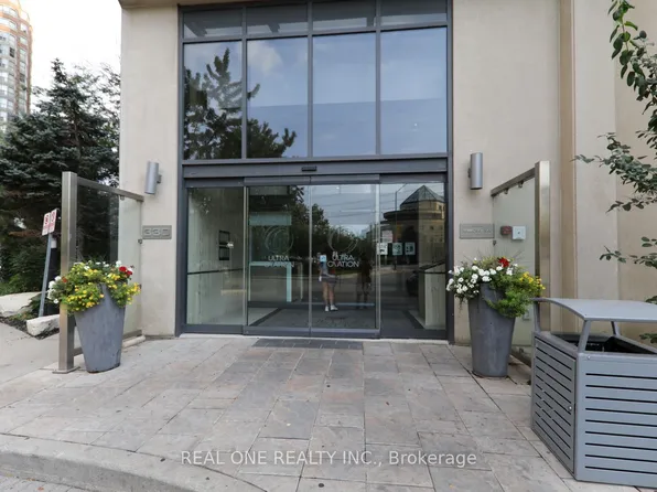 330 Burnhamthorpe Rd W, Mississauga, ON
