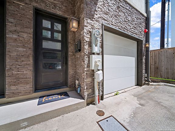 4th image of 1817 N Saint Marys #302