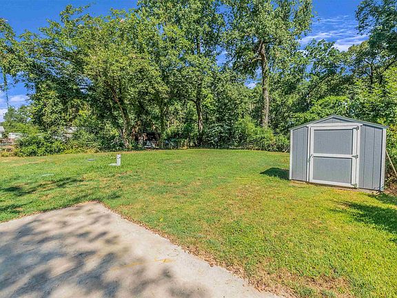 4th image of 3601 Lincoln Ave