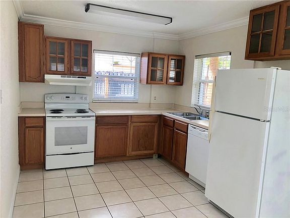 2nd image of 2612 1/2 Coolidge Ave