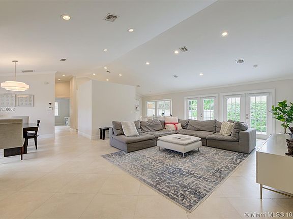3rd image of 311 NW 37th Way