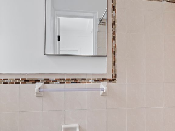 5th image of 157 E 72nd St APT 12G