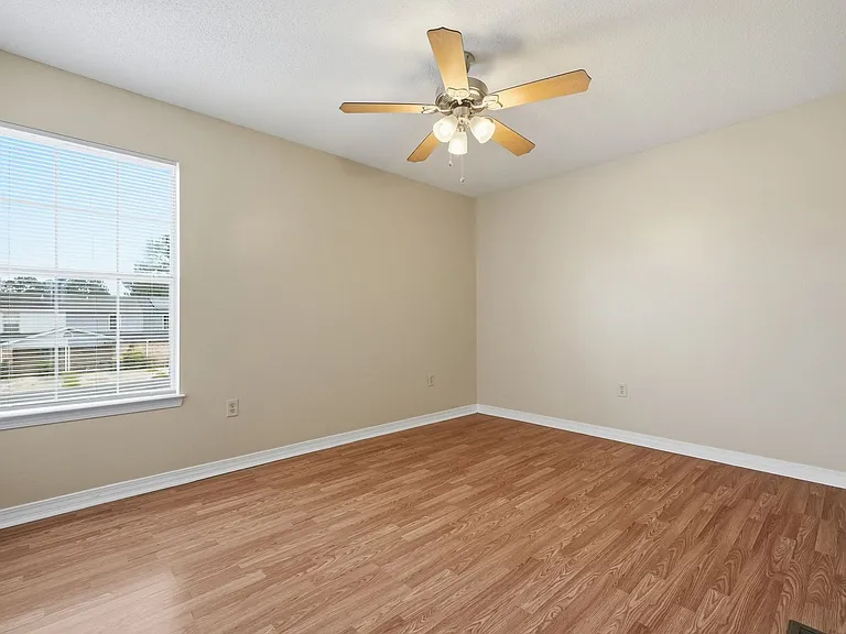 1807 Whispering Oaks Ln — Photo 26