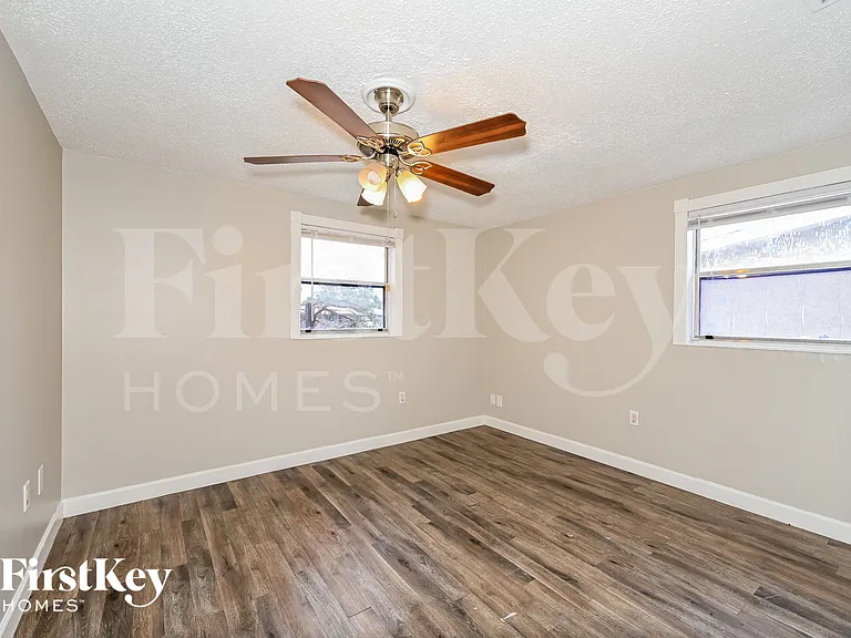 904 Alaska Dr — Photo 11