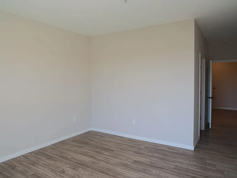 B7 Flats — Photo 122