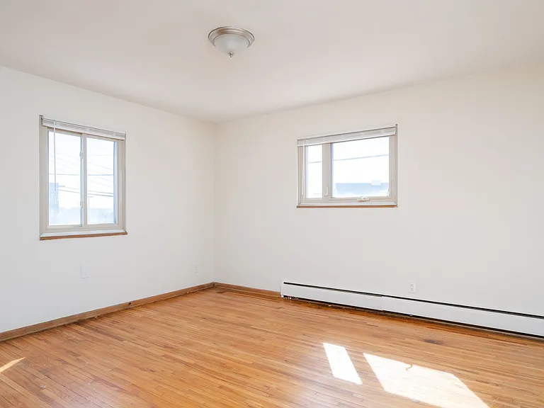 Mount Curve Apartments — Photo 7