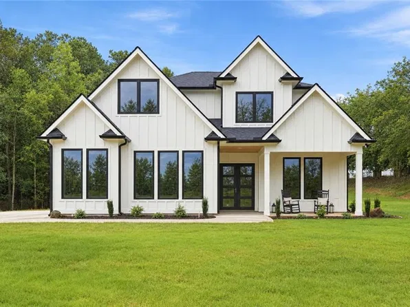 2466 Meredith Dr, Loganville, GA 30052