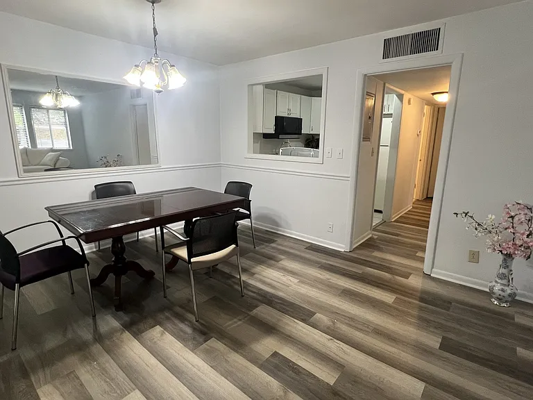 3210 Orleans Dr #4 — Photo 2