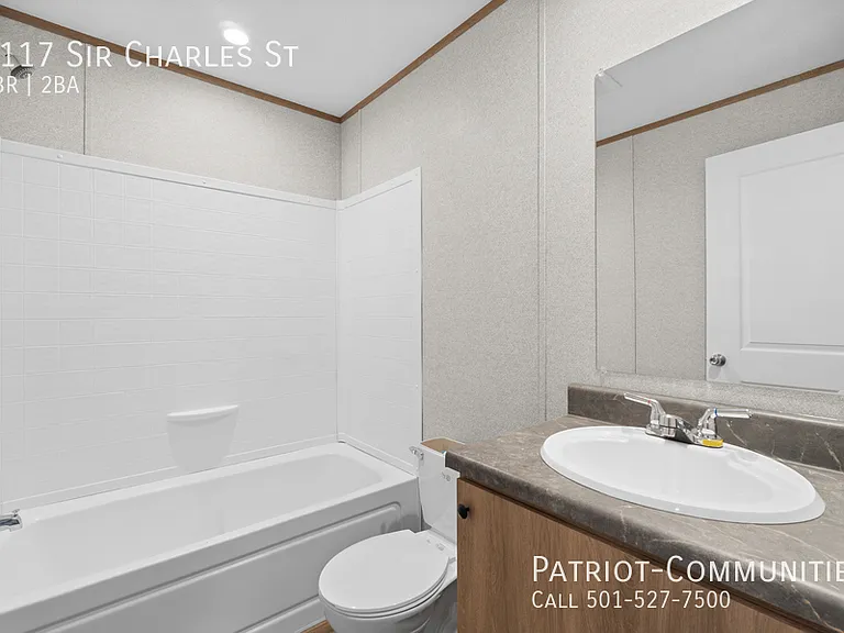 1117 Sir Charles St — Photo 16