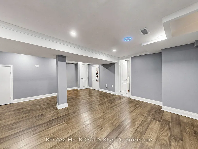 61 Horseshoe Cres #BASEMENT — Photo 8