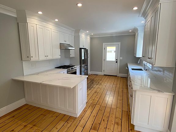 3rd image of 10 N Dutcher St