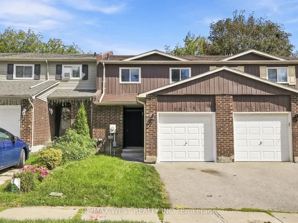 721 Cricklewood Dr #3, Oshawa, ON L1K 1R5