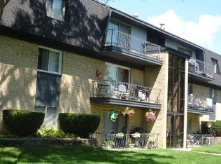 11104 S 84th Ave APT 2A, Palos Hills, IL 60465