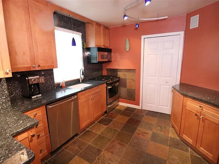 11 N Lancaster Ave — Photo 9