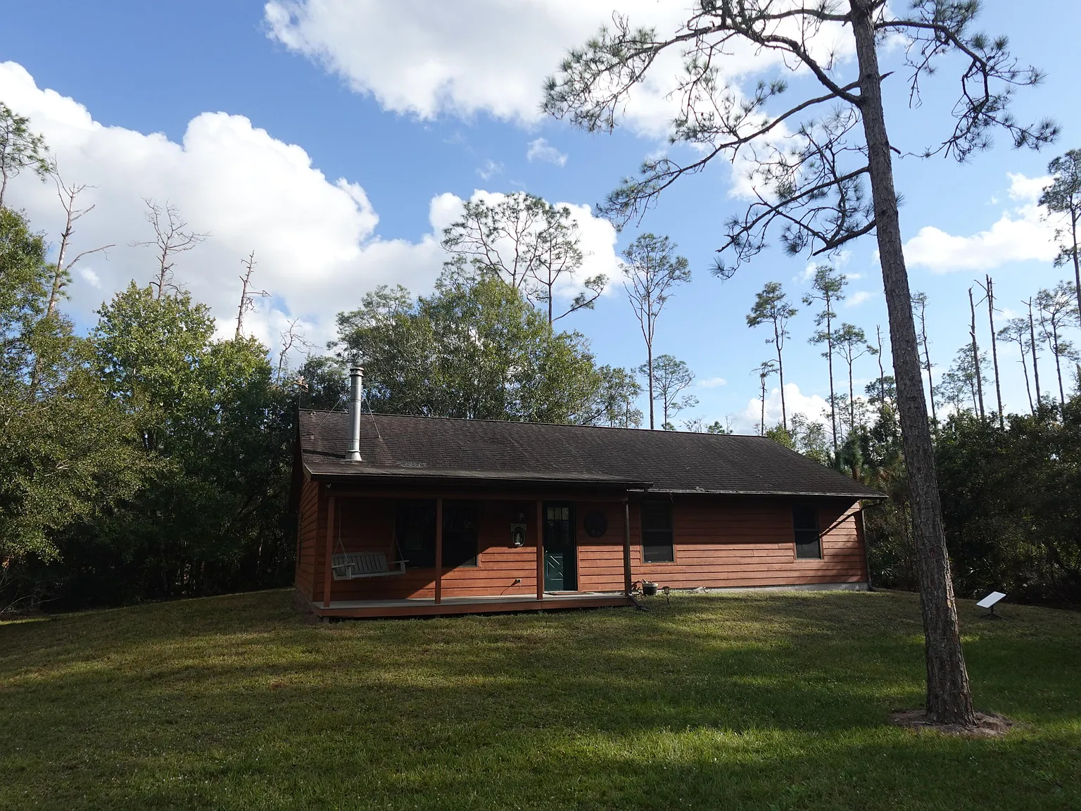 3 bed, 2.0 bath, 1269 sqft, $2,950 — Photo 1