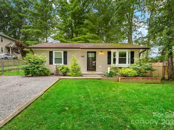 202 Portmanvilla Rd, Black Mountain, NC 28711