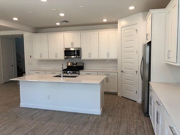 4th image of 1101 E Armstrong Way