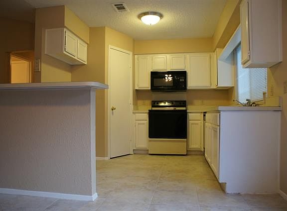 4th image of 4104 Briarhill Ct