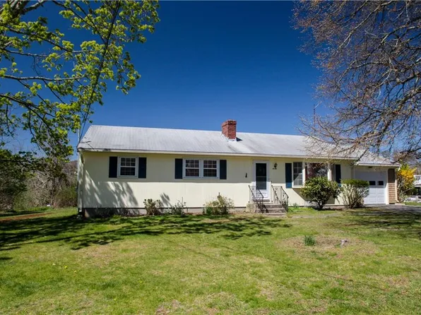 7 Smithfield Dr, Middletown, RI 02842