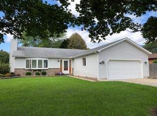 822 Roberts Rd, Winthrop Harbor, IL 60096