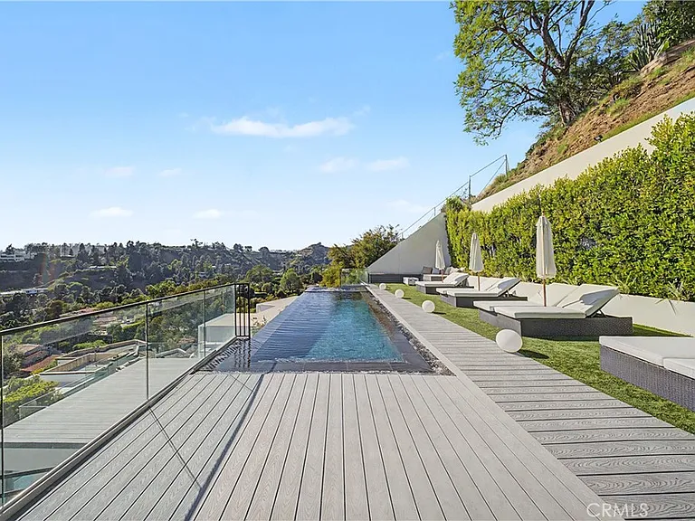 9459 Beverly Crest Dr — Photo 55