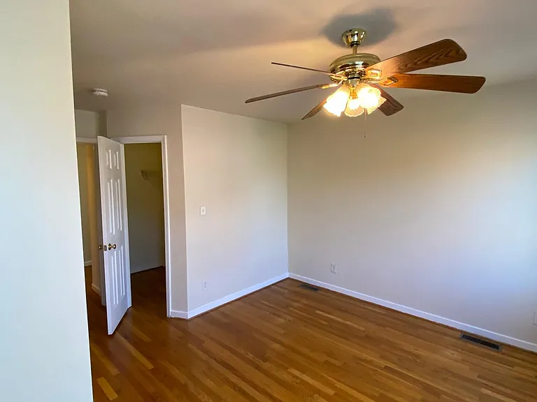 1514 W Cary St — Photo 16