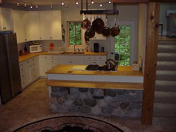 kitchen w/river rock 