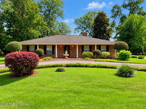 615 E Lakeshore Dr, Carriere, MS 39426