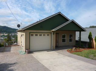 1064 NE Grandview Dr, Roseburg, OR 97470