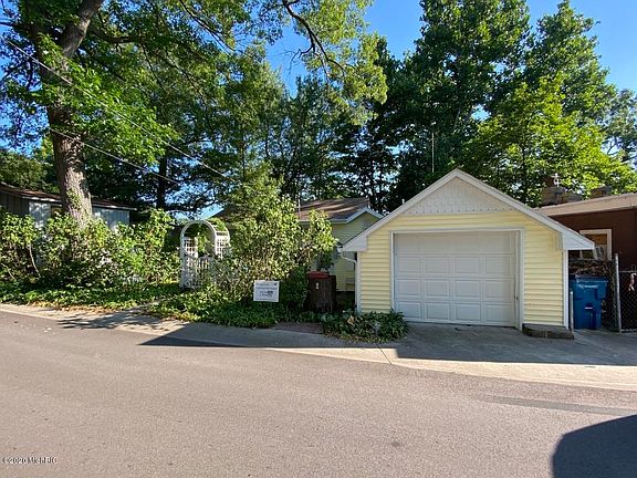 5th image of 1600 Burlington Dr