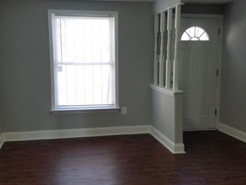 2nd image of 1067 W Lexington St