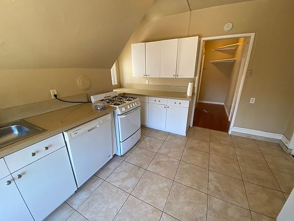 4th image of 480 37th St APT 6