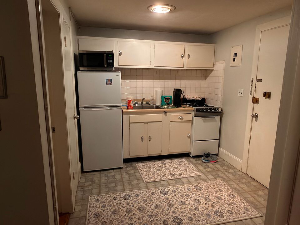 2nd image of 10 Keswick St #3