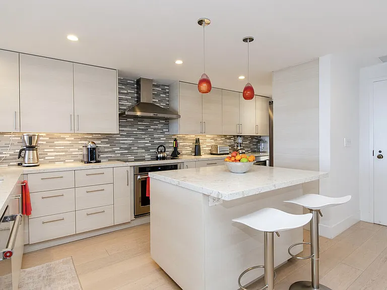4335 Marina City Dr #642 — Photo 9