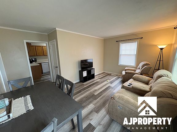 3rd image of 809 E Presentation St