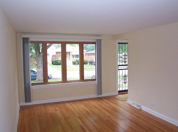 3rd image of 5840 S Neenah Ave
