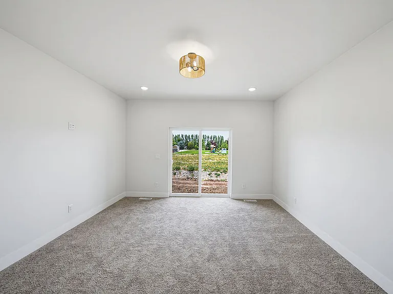435 E River Ln — Photo 18