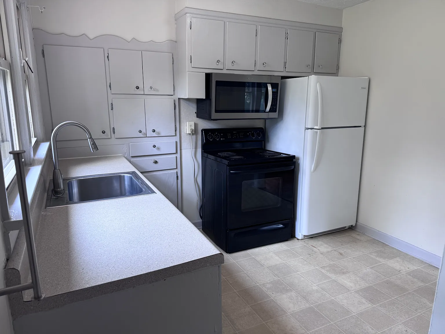 3 bed, 1600 sqft, $1,750 — Photo 2